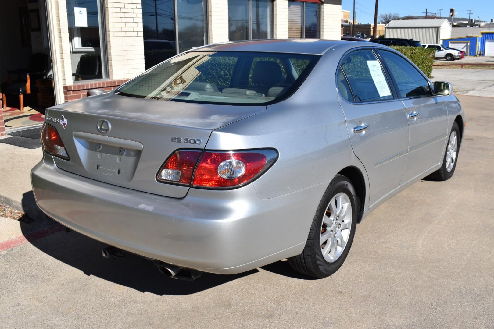 2002 Silver /Gray Lexus ES 300 (JTHBF30G625) with an 3.0 L engine, 6 Speed AUTOMATIC transmission, located at 5925 E. BELKNAP ST., HALTOM CITY, TX, 76117, (817) 834-4222, 32.803799, -97.259003 - Buying a 2002 Lexus ES 300 Sedan could be a solid choice for several reasons: Reliability: Lexus vehicles are renowned for their reliability and longevity. The ES 300 is no exception, often praised for its durability and low maintenance costs. It's engineered with quality materials and components, - Photo#1